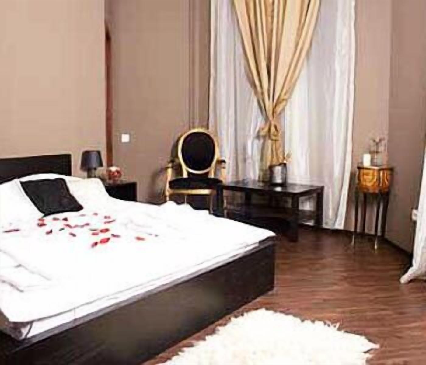 Hotel Papu Бухарест Экстерьер фото
