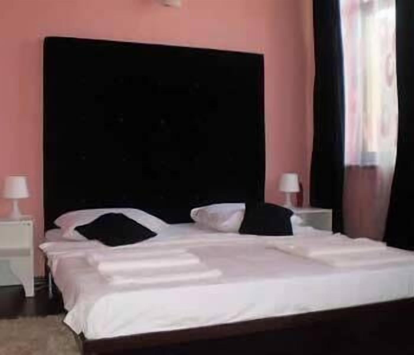 Hotel Papu Бухарест Экстерьер фото