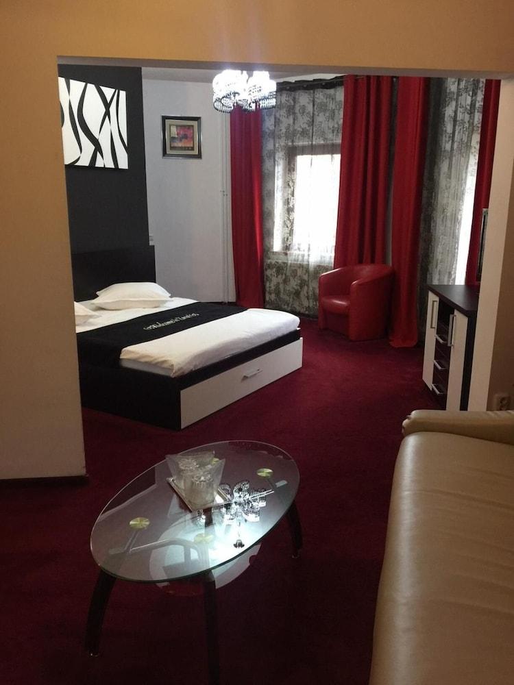 Hotel Papu Бухарест Экстерьер фото