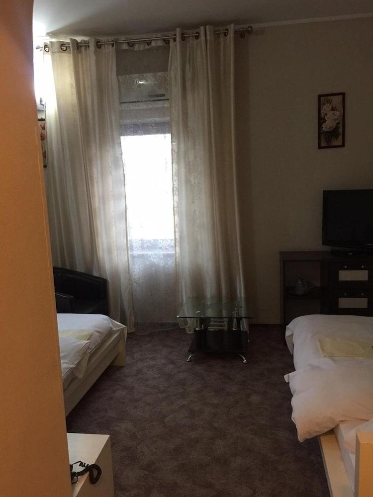 Hotel Papu Бухарест Экстерьер фото