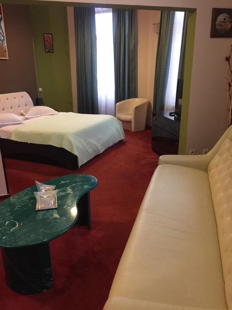 Hotel Papu Бухарест Экстерьер фото